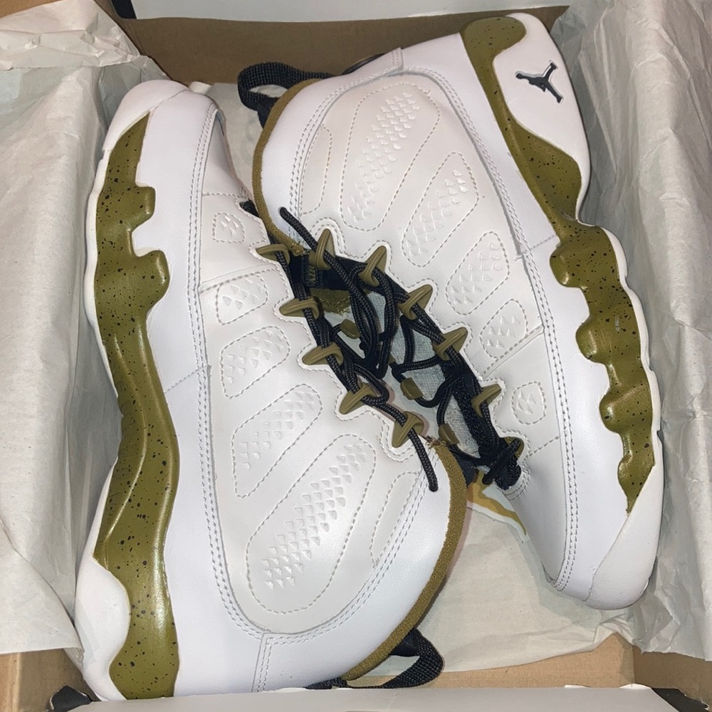 Jordan retro 9 “statue”